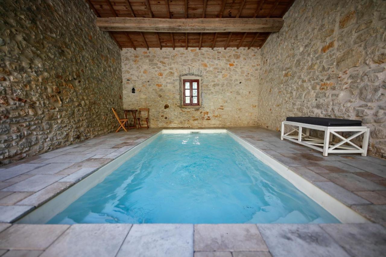 Mas De Coulet Bed & Breakfast Brissac Exterior photo