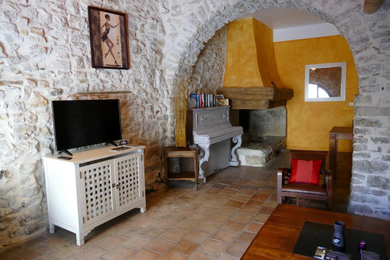 Mas De Coulet Bed & Breakfast Brissac Exterior photo