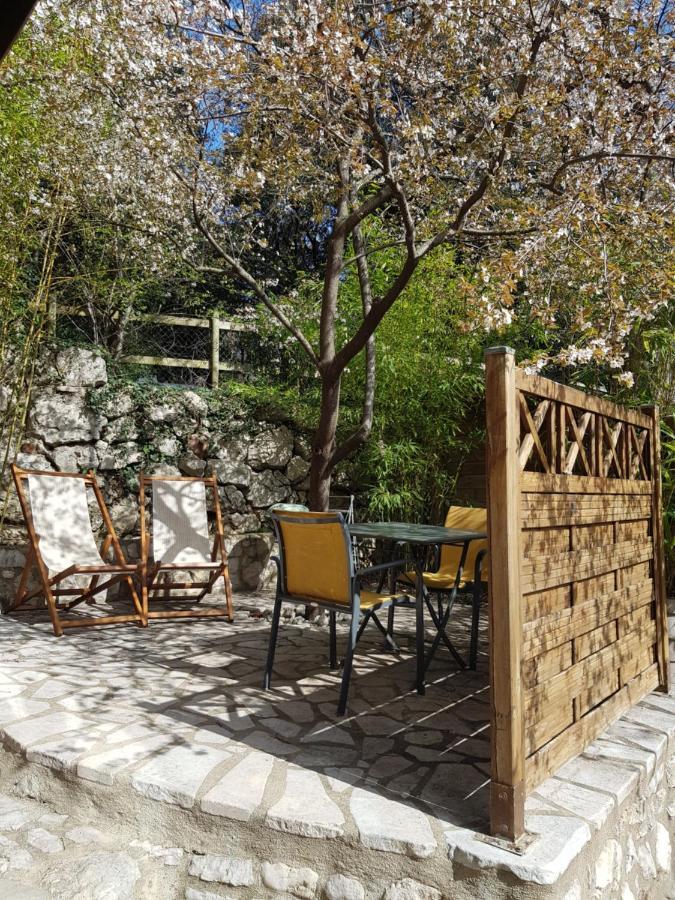 Mas De Coulet Bed & Breakfast Brissac Exterior photo